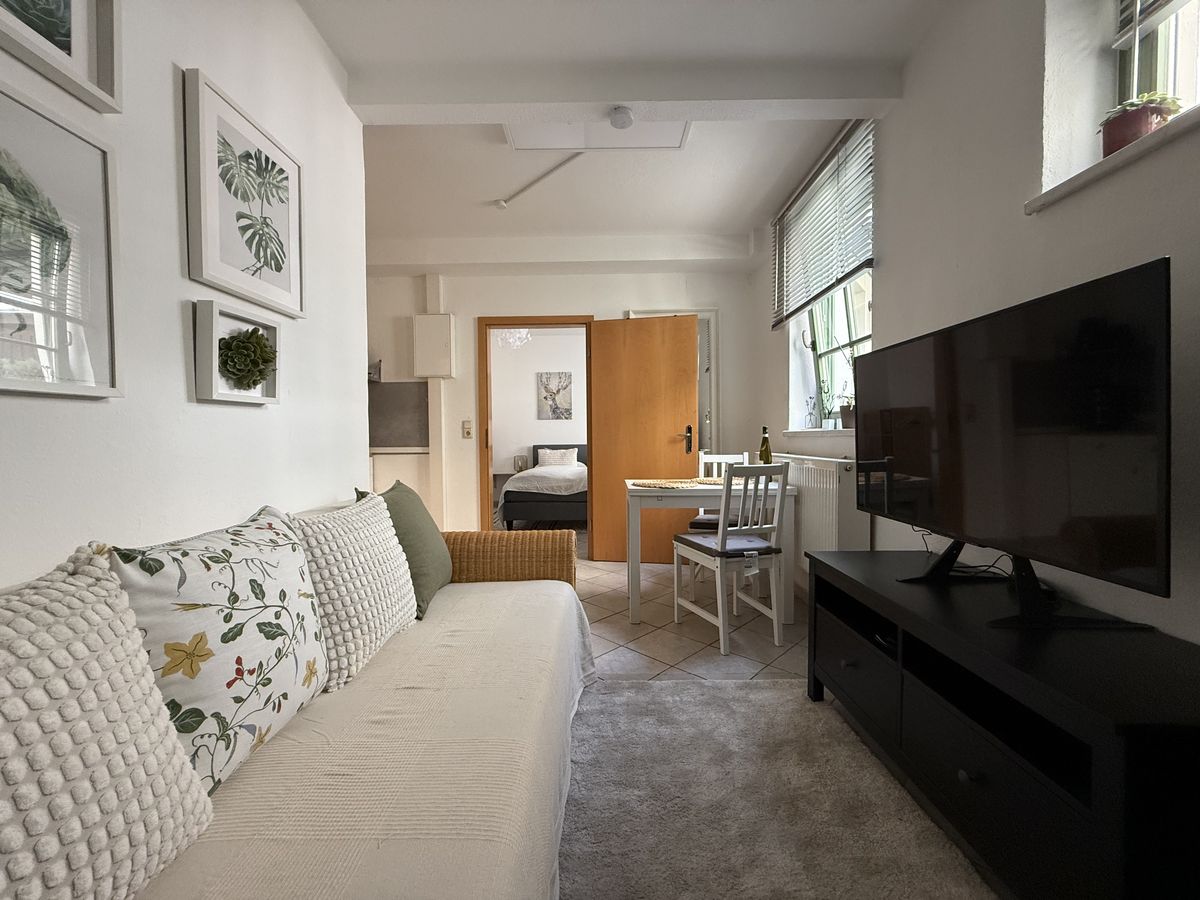 Wohnzimmer der Ferienwohnung Hygge Cabin direkt am Fahrradladen in Warnemünde